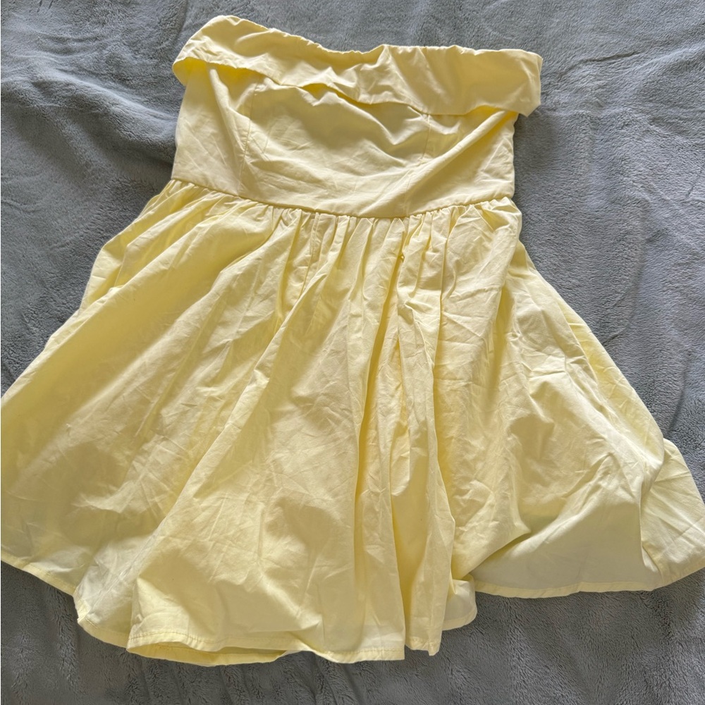 Strapless yellow romper